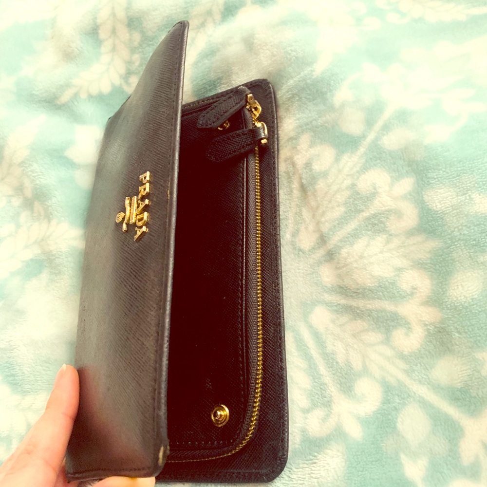 Prada Saffiano Leather wallet. Authentic